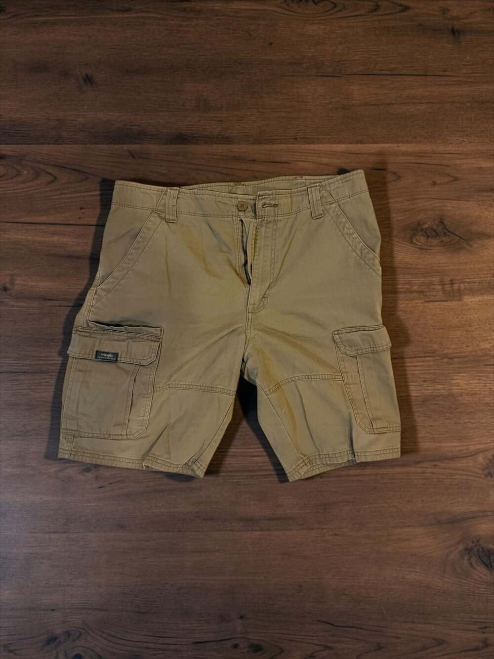 Wrangler Men's Khaki Tan Cargo Shorts Utility Relaxed Fit